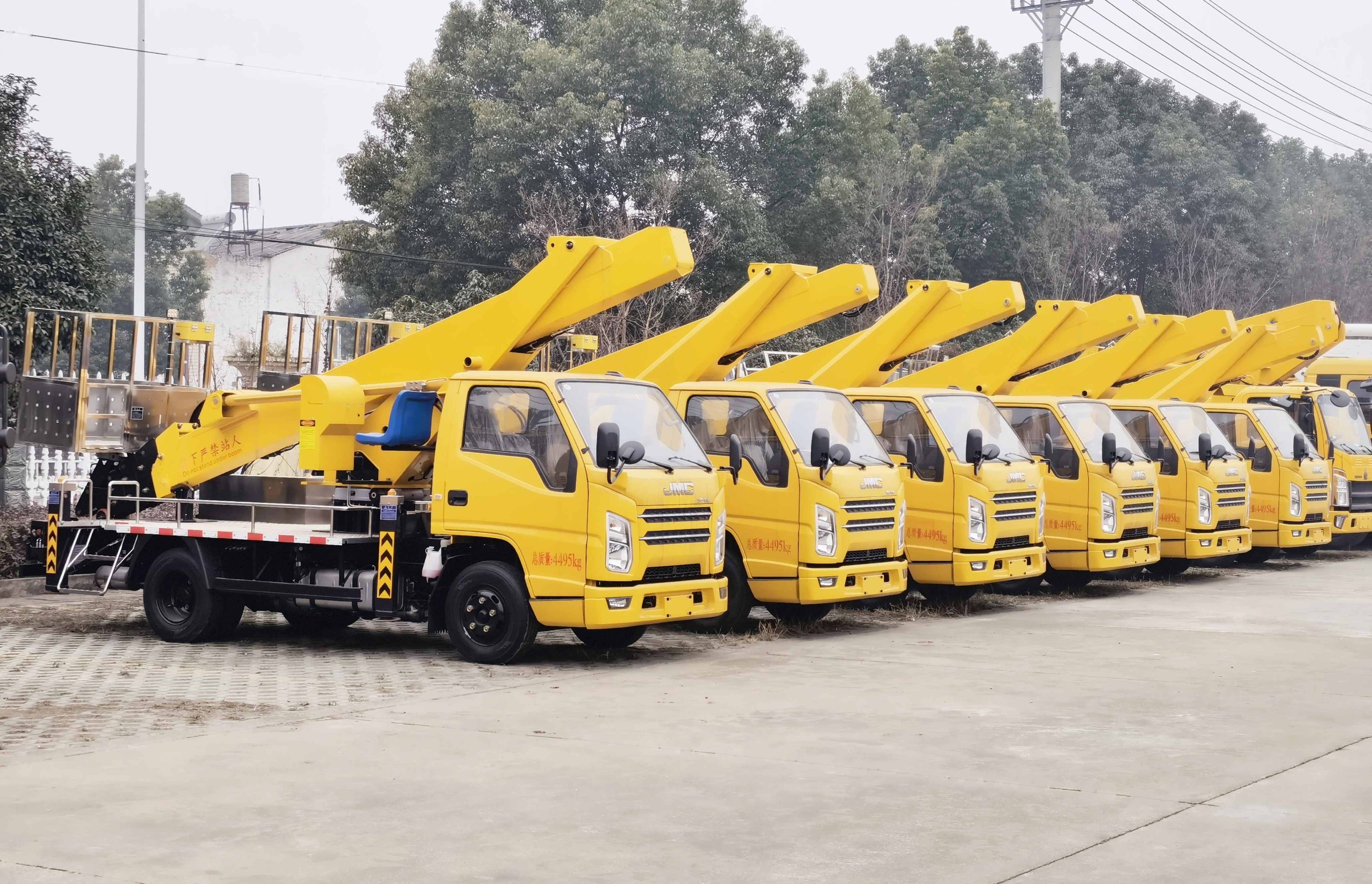 江鈴順達藍牌27米直臂高空作業車6臺發新疆